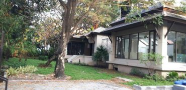 (MP-76) Detached House with Pool | 4 Bedrooms  | 1 km. to Ekkamai BTS