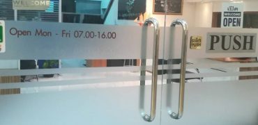 Shop in office building/ 1st floor/ 287+162 sq.m/ 500 m. to BTS Asoke-Nana