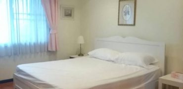 3 bedroom Condo l 140 sq.m l Sukhumvit 39 l 500 m. from BTS Phromphong