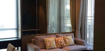 2 bedrooms l 106 sq.m l Sukhumvit 24 l 800 m. to BTS Phrom Phong