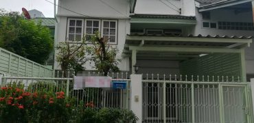 Townhouse l 3 bedrooms l 150 sq.m l 2 km. to BTS Ekkamai