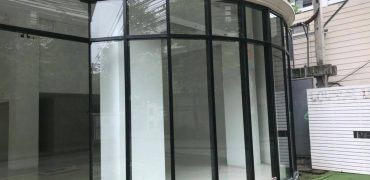 Shop for rent l 198 sq.m l BTS: 2 km. from BTS Phrompong