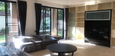 Detached house l Swimming pool l 5 bedrooms l 800 sq.m l 2 k.m. to BTS Phrakanong