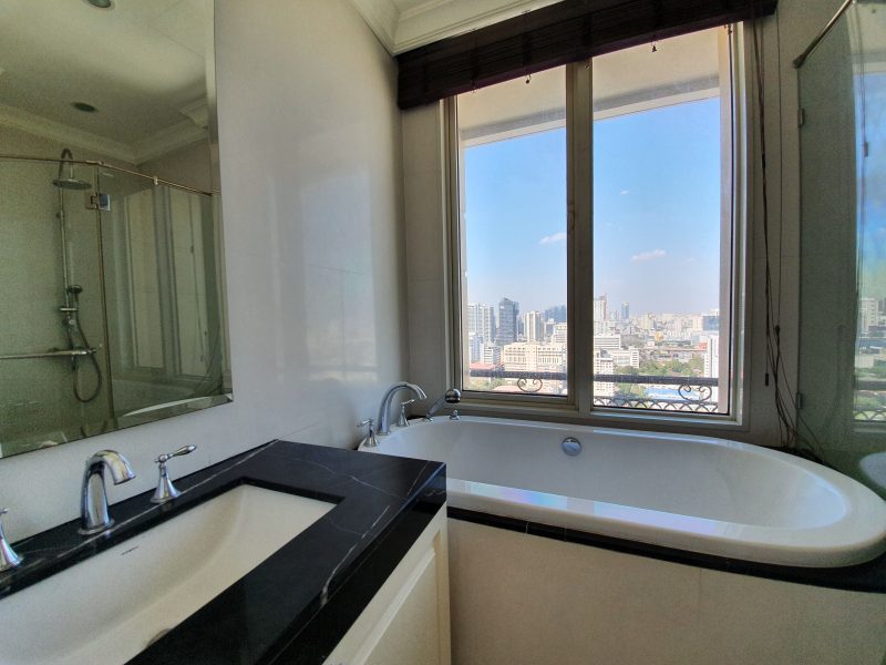 Master Bathroom2