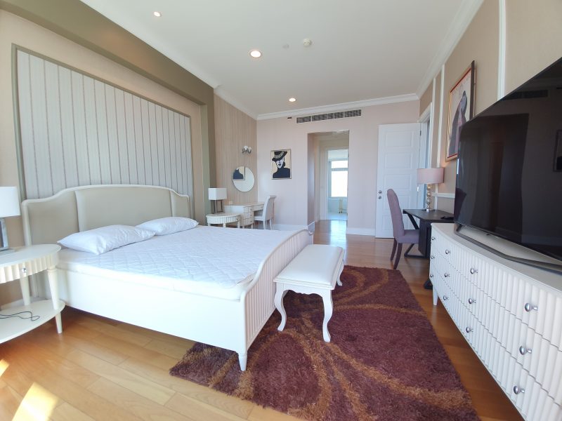 Master Bedroom4