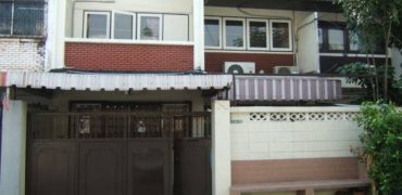 (MP-840) Townhouse l 2 Storeys l Ekkamai soi 22 l 3 k.m. to BTS Ekkamai