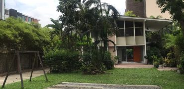 (MP-942) Detached House with pool l 4  bedrooms l 200 Sq.w l 700 m. to BTS Thonglo