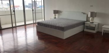 (MP-955) 4 bedrooms at Le Chateau l Floor 14th l Ekkamai 12 l 2 k.m. to BTS Ekkamai