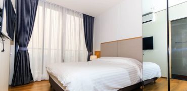 (MP-981) 2 bedrooms l Park 24 condo l Sukhumvit 24 l 500 m. to BTS Phrom Phong