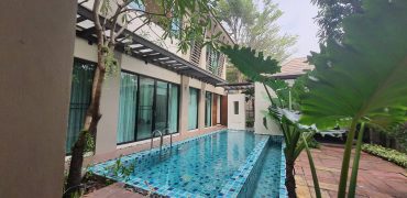 (MP-01162) Detached House with private swimming pool l Soi Sukhumvit 49 l 2 k.m. to BTS Thong Lo