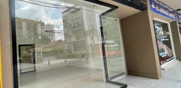 (MP-1208) Retail space l High Ceiling l Facing street l 500m. to BTS Phrom Phong