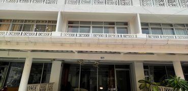(MP-1253) Townhouse l 3 storeys l Partially furnished l 500m. toBTS Phrom Phong