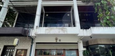 (MP-1292) Commercial building 4.5 storeys l 4 Bedrooms l 300 Sq.m l Sukhumvit-Phrom Phong