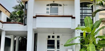 (MP-1283) Townhouse 2 storys l 4 Bedrooms l 280 Sq.m l High Ceiling l Phrom Phong