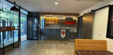 (MP-1338) Commercial House 2 storeys  l 4 Bedrooms l 76 Sq.w l BTS Sanam Pao